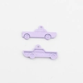 Makro-Detail violetter Vintage-Auto-Anhänger mit strukturierter Vorder- und Rückseite für DIY - Lila