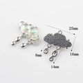 Dettaglio dei ciondoli a nuvola in lega 25x16mm per la creazione di gioielli fai da te - Nuvola Iridescente Goccia d'Argento