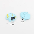 Detailansicht der 17x15mm hellblauen Wolkenanhänger mit schwarzer Katze und Mond - Großer Blauer Stil