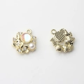 Goldene Blumenanhänger mit Perlen und Strasssteinen für DIY Schmuckherstellung - Vergoldung