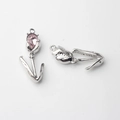 Makroansicht Tulpenanhänger mit rosa Kristall-Inlay und silberner Legierung Finish - Silber Rosa