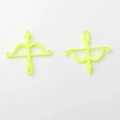 Neongelbe Amor-Pfeil-und-Bogen-Anhänger für DIY-Schmuckherstellung mit matter Oberfläche - Fluoreszierendes Grün