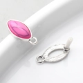 Vista macro di base per orecchini ovali vintage in lega con resina rosa per gioielli fai-da-te - Motivo Rosa Rosso
