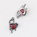 Ciondolo a cuore punk gotico con cornice in metallo liquido e dettaglio in cristallo - Base Argento Pietra Rossa 1