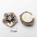 Detail van 21mm handgemaakte bloemenpatch met pailletten en kralen voor DIY-werk - Stijl 02 21mm