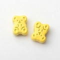 Detailweergave van twee gele berenkralen van legering voor DIY-sieraden en kettingen - Geel
