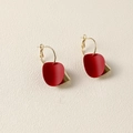Boucles d'oreilles vert Morandi mat avec accents dorés rétro et crochets minimalistes - Bordeaux