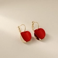 Boucles d'oreilles rouge et or de style Morandi avec finition laquée rétro mate - Rouge