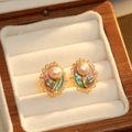 Boucles d'oreilles ovales dorées vintage avec perle rose et feuilles d'émail vert - Or 18K Rose Nacré Vert (Tige en Argent 925)