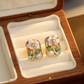 Boucles d'oreilles émaillées vintage avec motif floral, perles et plaqué or - Or 18K Couleurs Nacrées Mixtes (Tige en Argent 925)