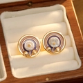 Boucles d'oreilles vintage en or avec émail violet et trèfle blanc dans un écrin - Or 18K Thé au Lait Violet (Tige en Argent 925)
