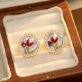 Boucles d'oreilles trèfle vintage en or avec émail rouge, nacre mauve et perles blanches - Or 18K Violet Taro (Tige en Argent 925)