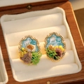 Boucles d'oreilles ovales dorées avec émail bleu clair, fleurs séchées et perle centrale - Or 18K Bleu Marine Perle d'Eau Douce (Tige en Argent 925)