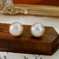 Boucles d'oreilles classiques à grosses perles rondes blanc crème sur support en bois - Perle de Coton Rose 14mm (Tige en Argent 925)