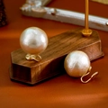 Boucles d'oreilles perles larges avec base en spirale dorée pour un look rétro de luxe - Perle de Coton 16mm (Clip en Spirale)