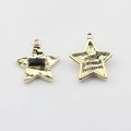 Colgante estrella de aleación dorada con gema negra y reverso con textura - Negro-Dorado