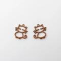 Détail de pendentifs chat évidés en marron mat pour la création de bijoux DIY - Café