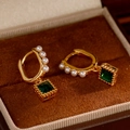 Retro gold earrings with emerald square pendant and white pearls in a velvet jewelry box - 18K Gold