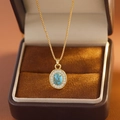 Collier doré vintage avec pendentif turquoise ovale entouré de petits cristaux blancs - Turquoise