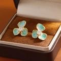 Pendientes de flor dorados con pétalos de esmalte verde y circonita cuadrada central - Oro 18K Verde Degradado Perlado