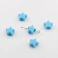Vue détaillée de perles en silicone en forme d'étoile bleu ciel avec trou pour bijoux DIY - Bleu