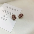 Vintage oval cameo stud earrings with pearl trim and French aesthetic design - French Vintage Relief Portrait (14k Gold [925 Sterling Silver Earring Post]) / 14K Gold With Pink Purple Relief