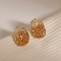 Pendientes ovalados dorados con cristales degradados ámbar sobre tela beige - Estilo Ovalado Irregular / Oro de 14K - Oro Champaña