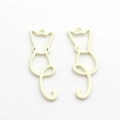 Dettaglio di ciondoli a forma di gatto in metallo bianco crema per gioielli fai-da-te - Bianco