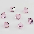 Detalle de cuentas cuadradas de cristal rosa claro facetado para creación de joyas DIY - Rosa