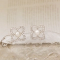 Elegantes pendientes de trébol de cuatro hojas en plata con perlas y circón - Pin de plata 925 / Perla de Agua Dulce Platino