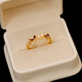 Bague papillon dorée avec émail rouge et blanc et zircon dans une boîte - Bague ouverte / Or Bourgogne & Blanc