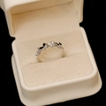 Bague ouverte en argent avec papillons délicats en émail noir et blanc et oxydes de zirconium - Bague ouverte / Argent Noir & Blanc Pur
