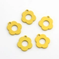 Detalle de 5 colgantes de flores amarillas mate de aleación para creación de joyas - Amarillo