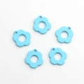 Pack de 5 colgantes de flores caladas azul claro para accesorios de joyería artesanal - Azul