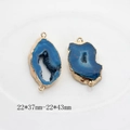 Detail of blue agate geode connector with gold plated edges and dimensions 22x43mm - Medium / 22x37mm-22x43mm