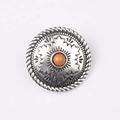 Dettaglio del concho vintage in argento con resina ambrata per gioielli fai-da-te - Arancione