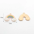 Detailoverzicht voor- en achterkant van 25mm regenboogbedels met wolken voor sieraden - Wolk Regenboog Stijl (02)