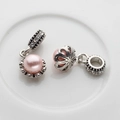 Exquisito dije de perla rosa en plata vintage con diamantes de imitación brillantes para pulsera - Pink Bead