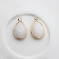Par de colgantes de piedra natural en forma de gota con borde de metal dorado - Borde Dorado / Jade Blanco