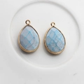 Colgante de piedra natural azul en forma de gota con borde dorado para joyería artesanal - Borde Dorado / Patrón De Rejilla Azul Claro (13)