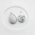 Colgantes de turquesa blanca en forma de gota con borde plateado para collares y pendientes - Borde Plateado / Howlita