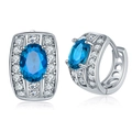Silberne Kristall-Ohrringe mit ovalen blauen Edelsteinen und Zirkonia-Verzierung - Himmelblau