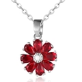 Silberne Blumenhalskette mit birnenförmigen roten Kristallen an einer feinen Kette - Platiniert Roter Zirkonia