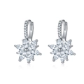 Détail de boucles d'oreilles fleurs en argent avec zircons marquise et créoles serties - Couleur Argent Strass Blanc