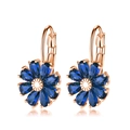 Elegante roségoldene Blumenohrringe mit blauen Zirkonia-Blütenblättern und Hebelverschluss - Blauer Strass