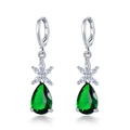 Tropfenförmige Smaragd-Zirkon-Ohrringe in Silber-Finish mit Blumendetails - Grüner Strass