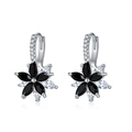 Détail de boucles d'oreilles créoles fleurs avec pierres marquises noires et plaqué argent - Noir