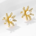 Sparkling daisy flower stud earrings with pavé crystals and central pearl on white background - Gold
