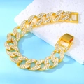 Massives goldenes Panzerarmband mit funkelnden Strasssteinen im modischen Hip-Hop-Stil - Gold