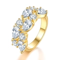 Anello a grappolo dorato con pietre di zircone cubico multi-taglio a goccia e tonde - US 8 / Oro Zirconia Bianca